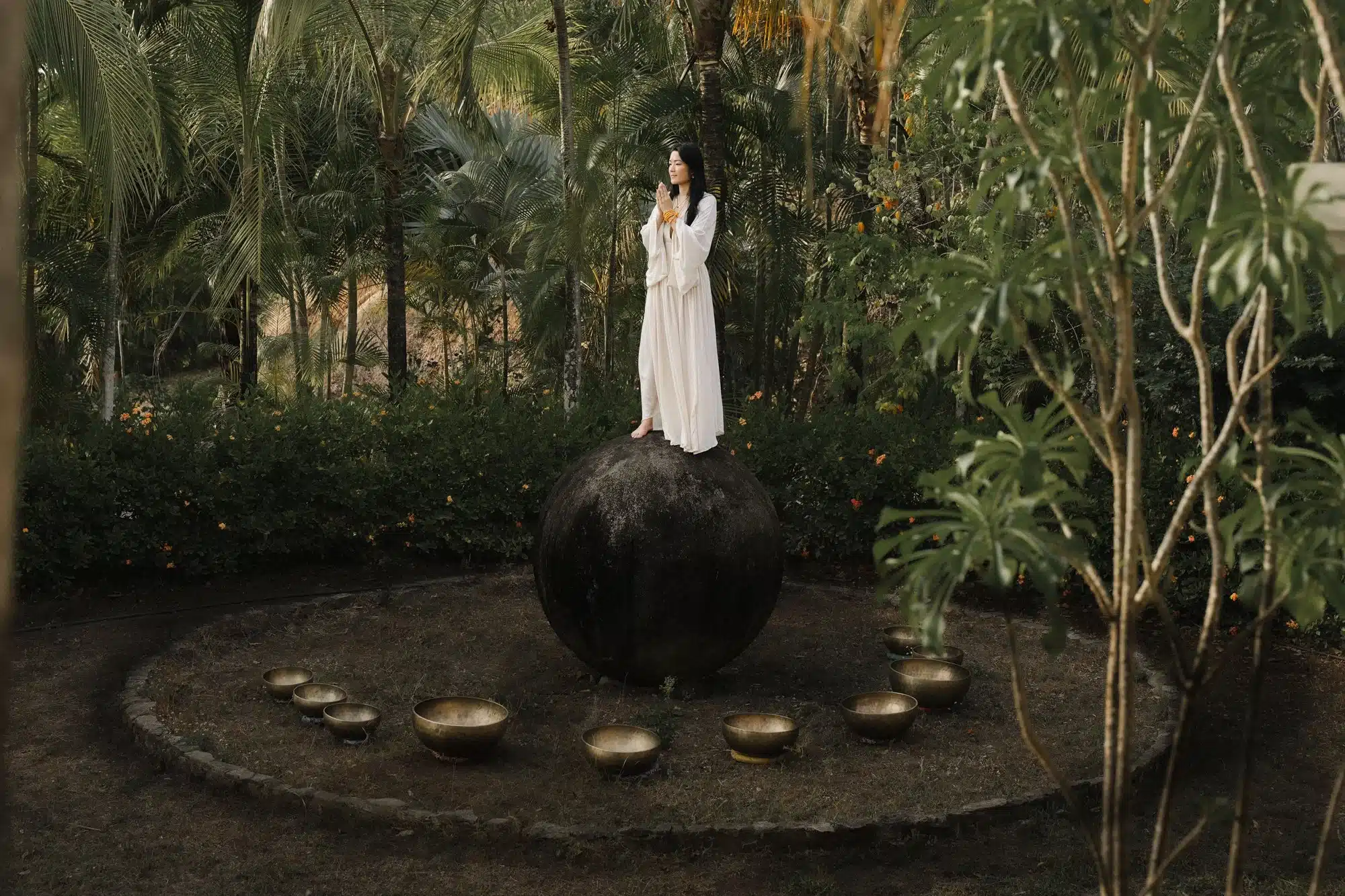 Ayi of Shanti Sounds facilitating a private sound healing session in Costa Rica