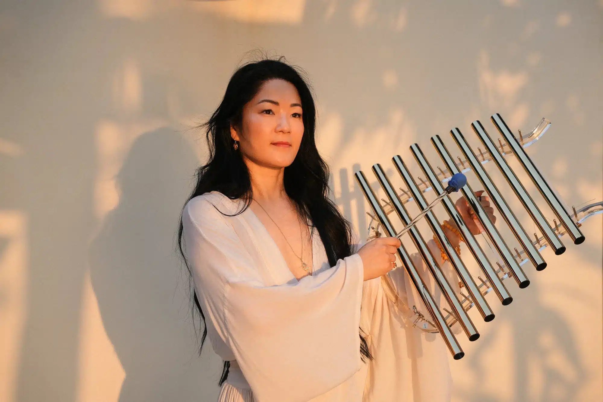 Ayi of Shanti Sounds facilitating a private sound healing session in Costa Rica